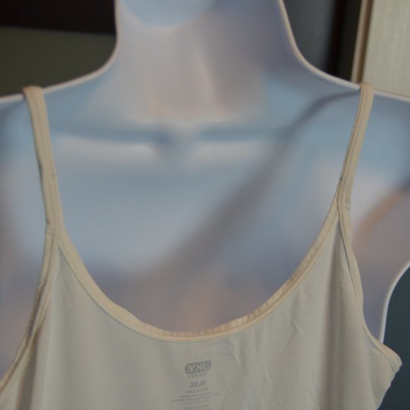 Slip - Picture 3 of 4